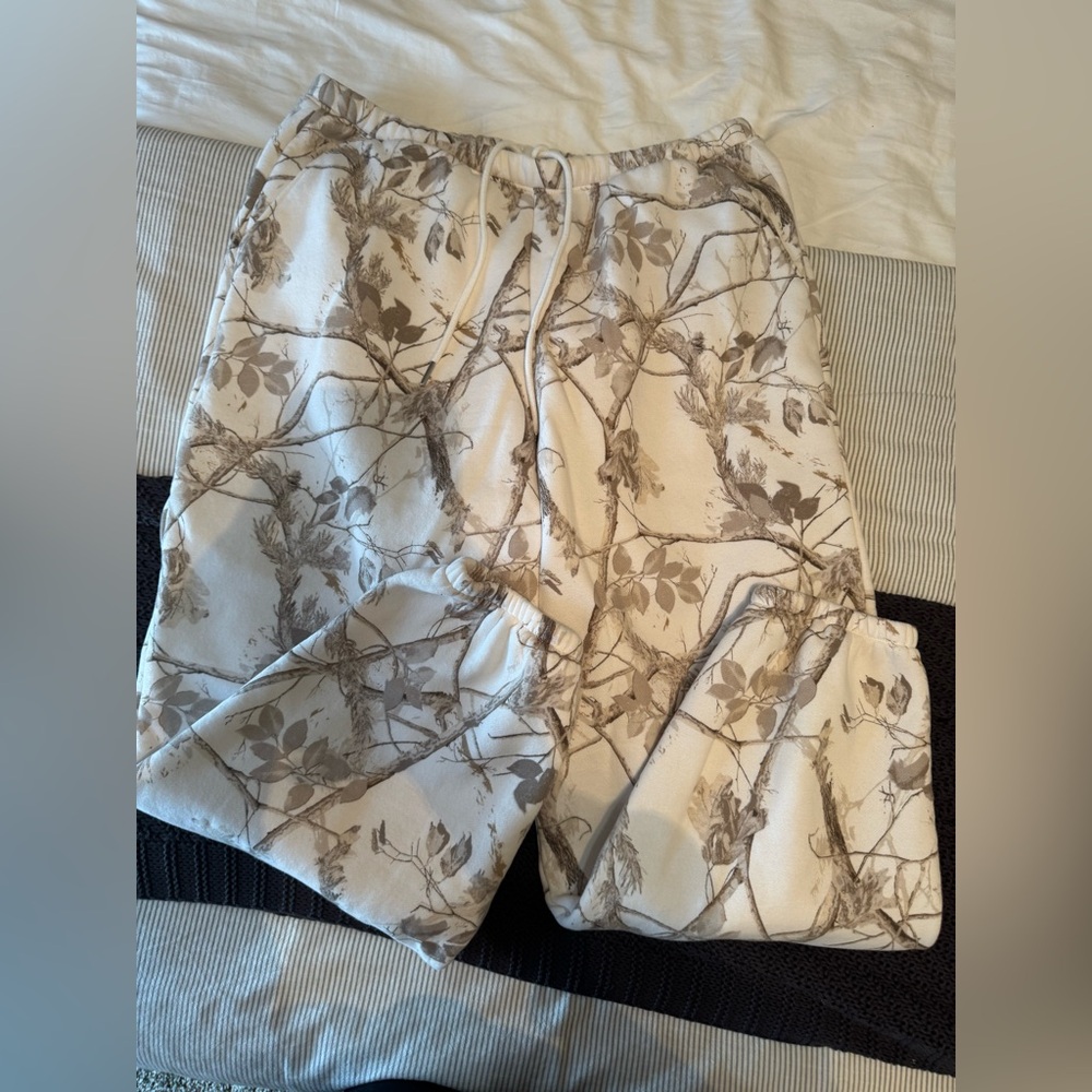Abercrombie & Fitch Cream and Brown Floral Print Jogger Pants